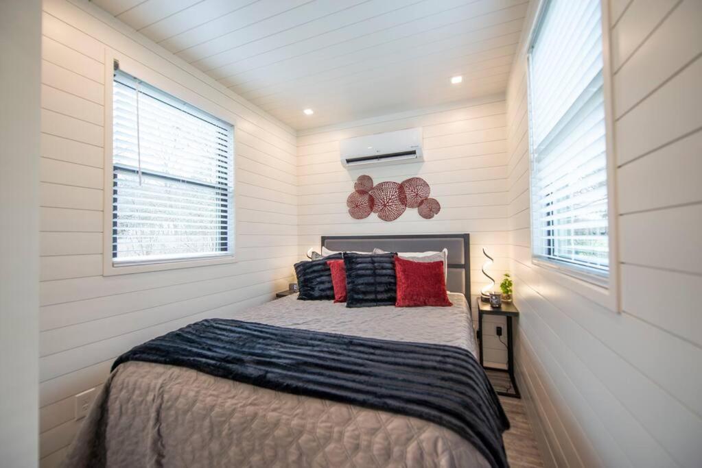 The Merlot House-Container Home 12 Min To Magnolia Беллмид Экстерьер фото