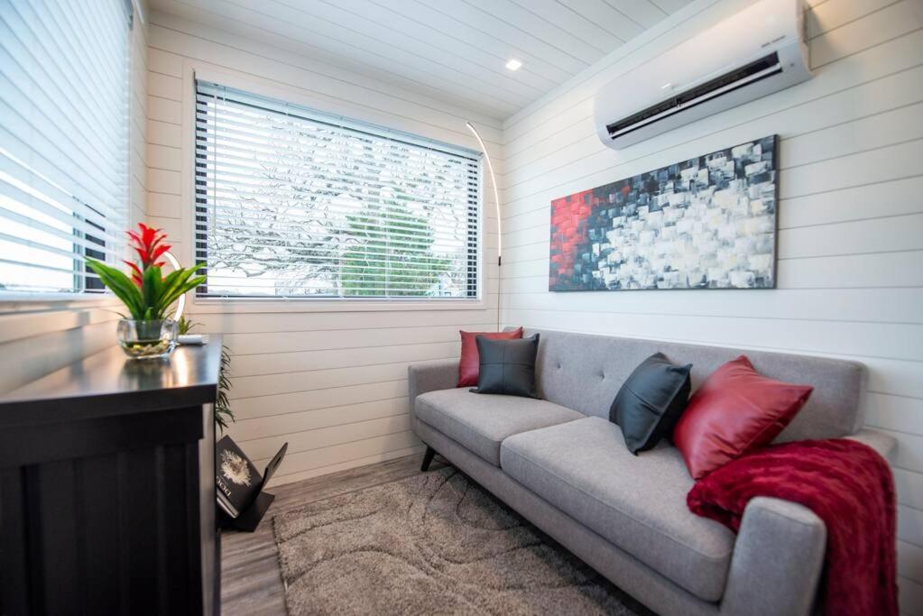 The Merlot House-Container Home 12 Min To Magnolia Беллмид Экстерьер фото